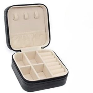 “NEW” Travel Jewelry Box